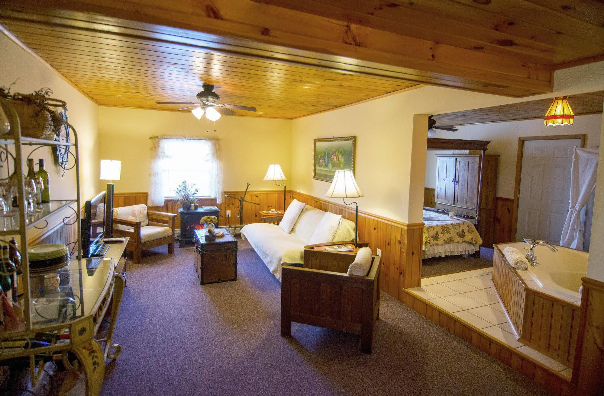 Savannah House Wine Country Inn & Cottages Himrod 외부 사진
