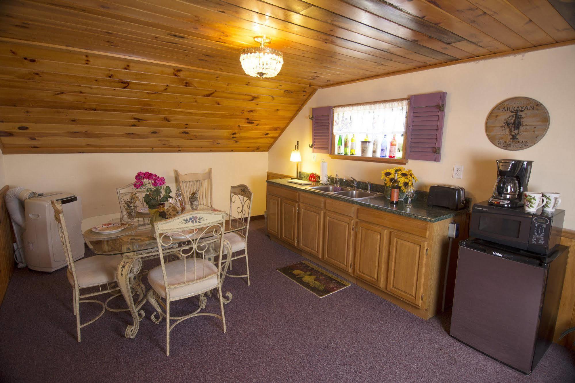 Savannah House Wine Country Inn & Cottages Himrod 외부 사진